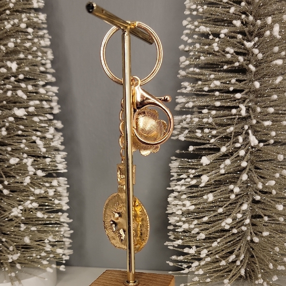 Elegant Black and Gold Rhinestone Floral Keychain Bag Charm - Picture 3 of 7